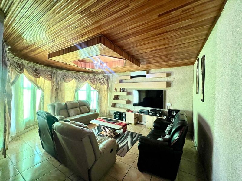 Charming 3-Bedroom Family Home in Seshego Zone 5 – Perfect Fixer-Upper Opportunity! - Photo 3