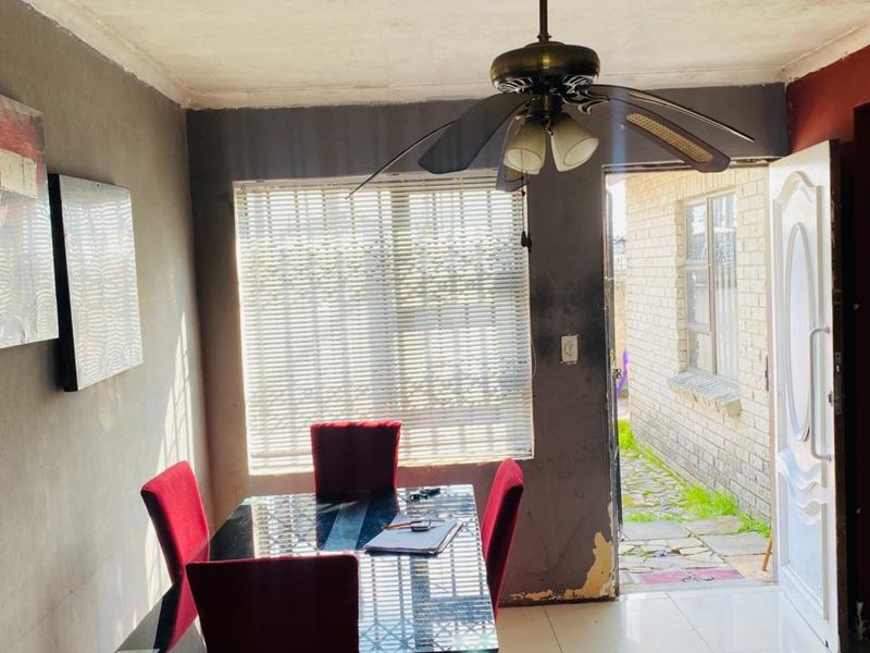 Stunning 2 Bedroom Property for Sale in Old Crossroads - Photo 3