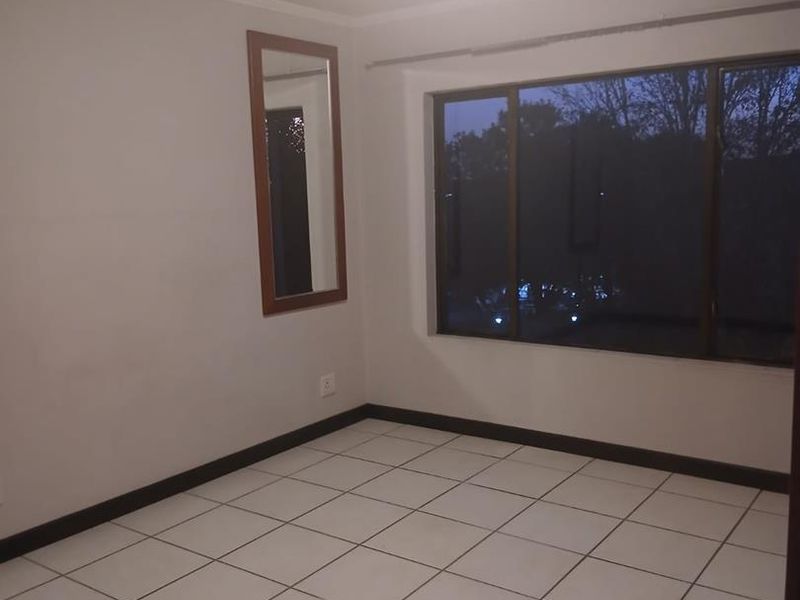 Spacious 2 Bedroom Apartment with a Loft and Roof Terrace - Photo 9