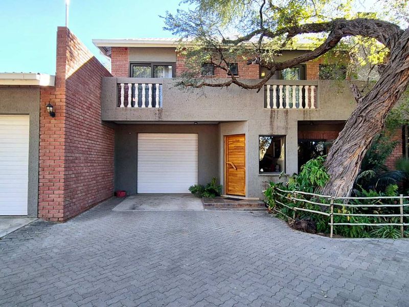 This property is perfect for a family looking for a spacious & modern home in a serene environment! - Photo 2