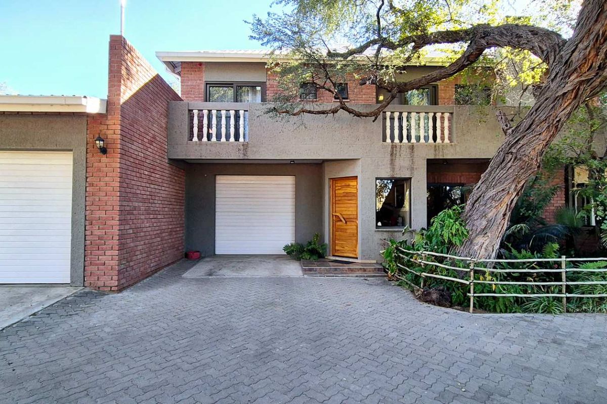 This property is perfect for a family looking for a spacious & modern home in a serene environment! - Photo 2