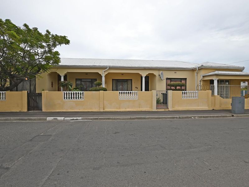 Versatile Property for the Extended Family or Rental Income - Photo 2