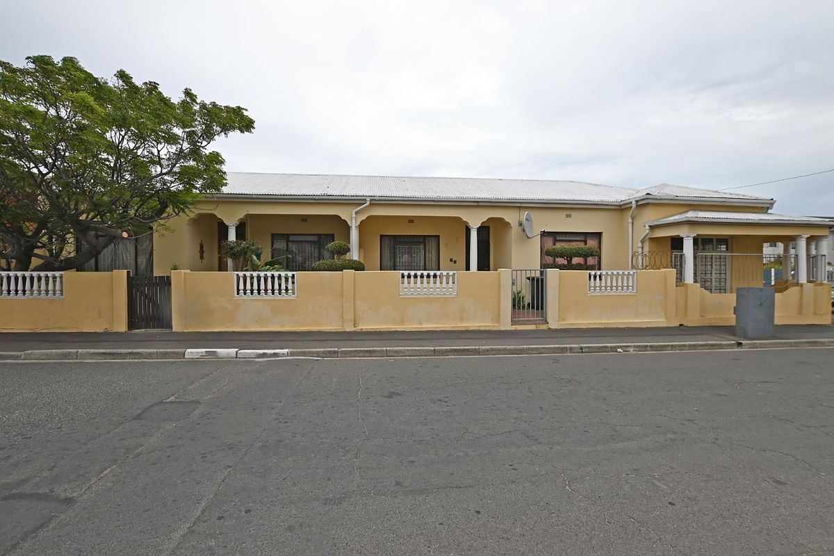 Versatile Property for the Extended Family or Rental Income - Photo 2