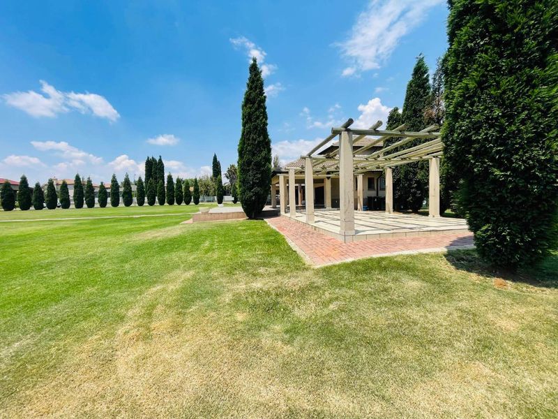 2 Bedroom Apartment / Flat for Sale in Parkrand - Photo 2