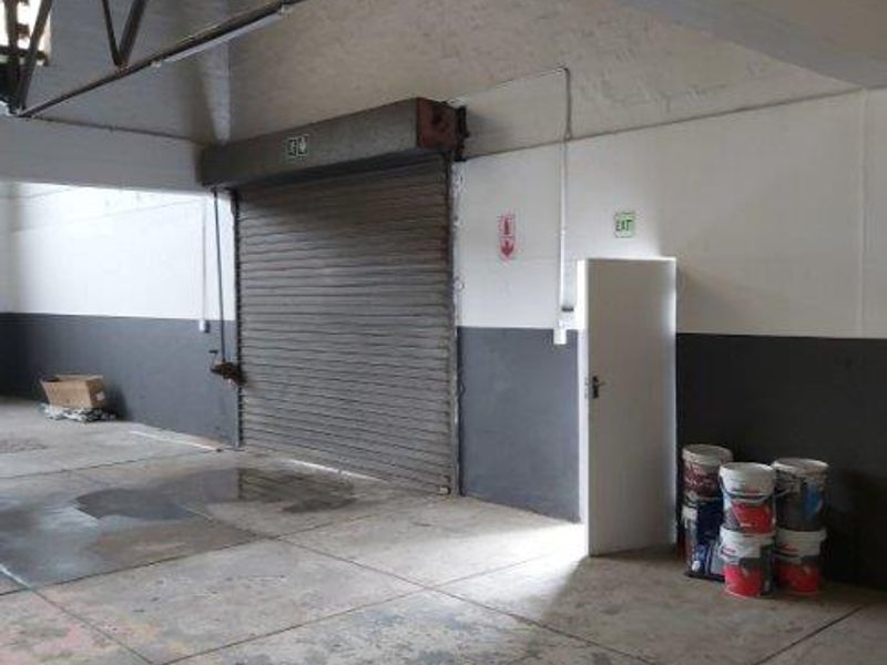 Warehouse/Distribution/manufacturing facility to let in Korsten. - Photo 2