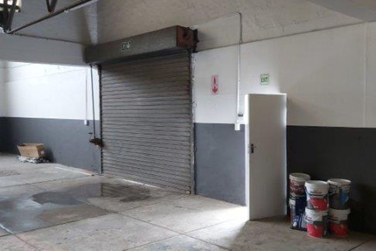 Warehouse/Distribution/manufacturing facility to let in Korsten. - Photo 2