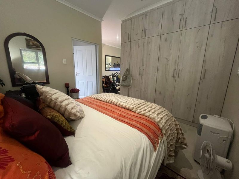 Versatile 5-Bedroom Family Home with Excellent Dual-Living Potential - Photo 4