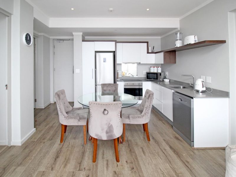 A BEAUTIFUL TWO BEDROOM UNFURNISHED APARTMENT - Photo 3