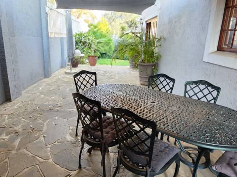 Spacious unit in small complex of only 6 units - Photo 9