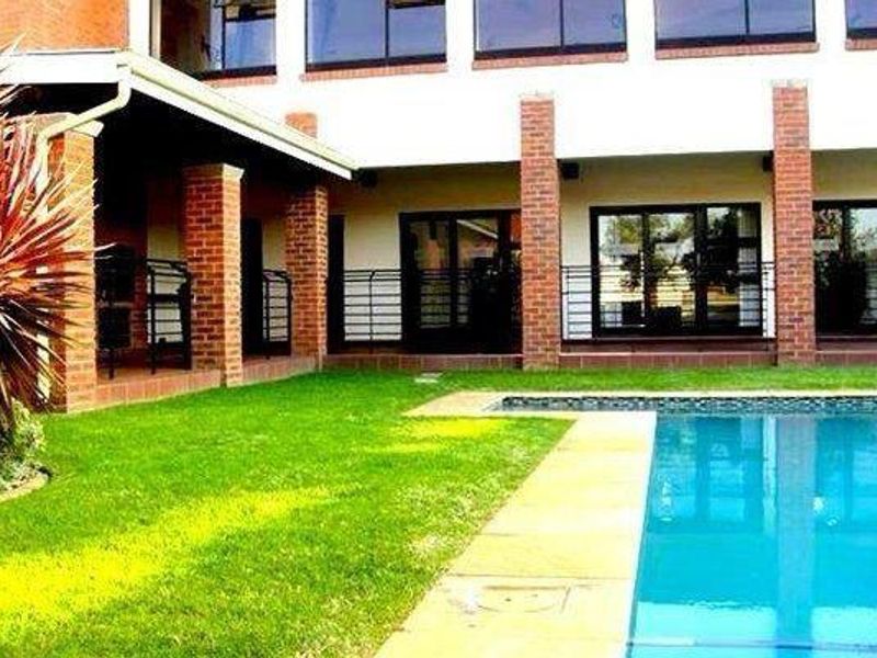 One Bedroom for Sale in Greenstone Hill - Photo 3