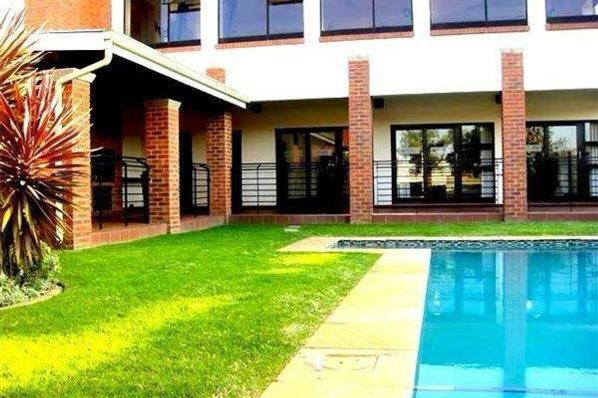 One Bedroom for Sale in Greenstone Hill - Photo 3