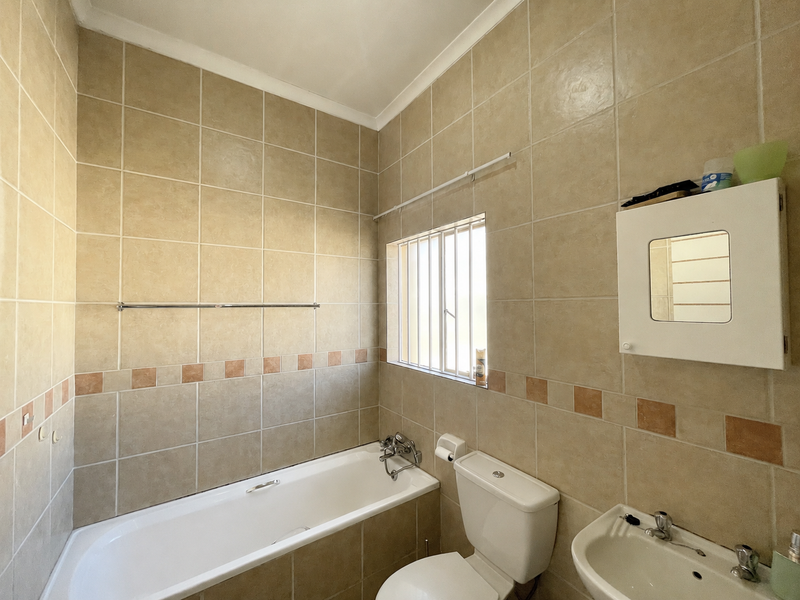 Spacious living, Prime location, Exceptional investment potential. - Photo 10