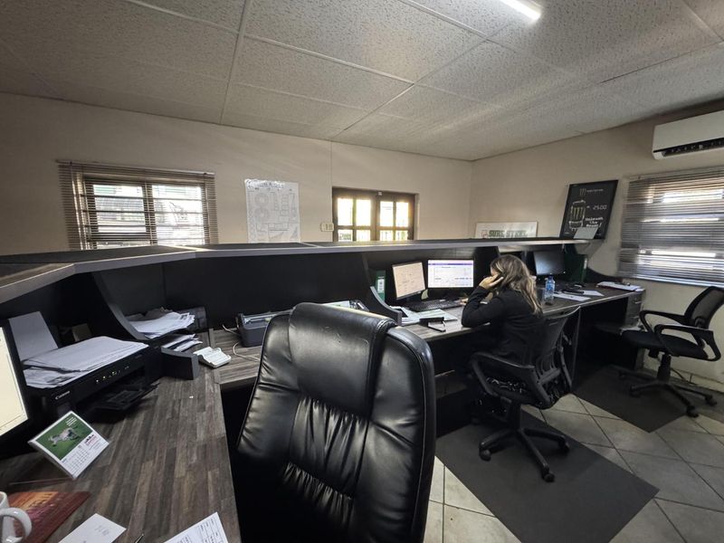 Modern Commercial Property in Prosperita - Photo 10