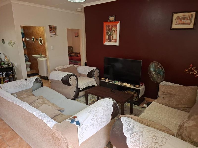Below Valuation! Secure Your 2-Bedroom Apartment in Veddersdal Today - Photo 4