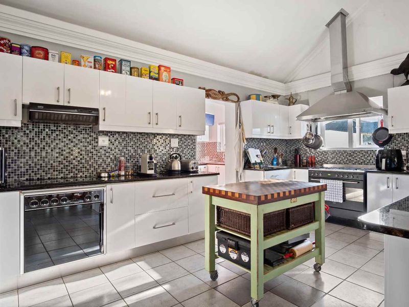 Karoo Farmhouse in Sunny Oakhurst - Photo 9