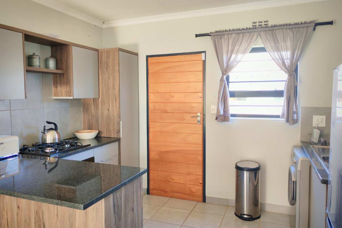 "Experience Elegance & No Transfer Fees Today!" - Photo 2