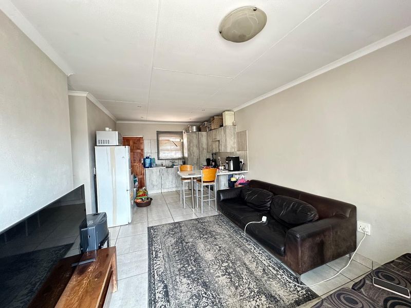 3 Bedroom House(Townhouse) - Photo 3