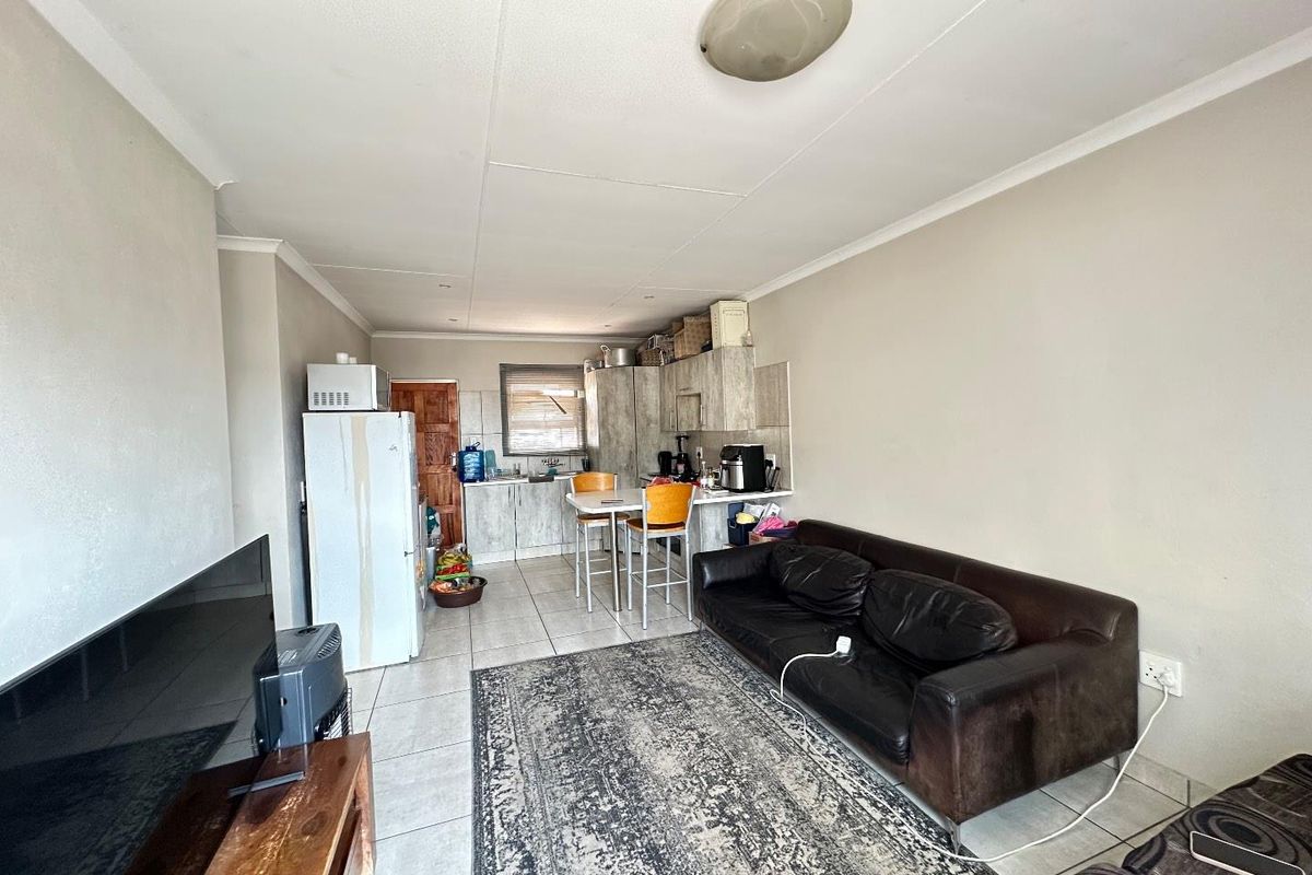 3 Bedroom House(Townhouse) - Photo 3