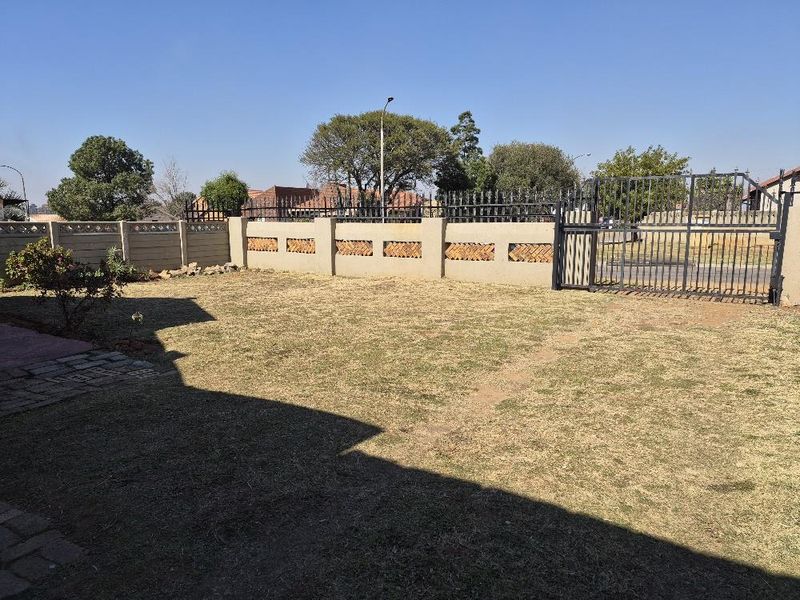 Spacious three-bedroom house in Delmore Gardens - Photo 4