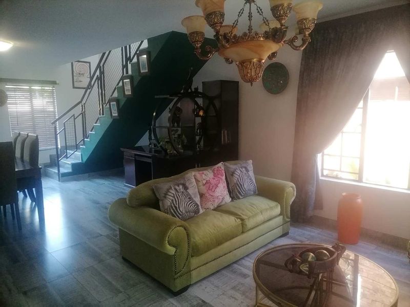 **Charming 3-Bedroom Townhouse for Sale in Thornbrook** - Photo 5