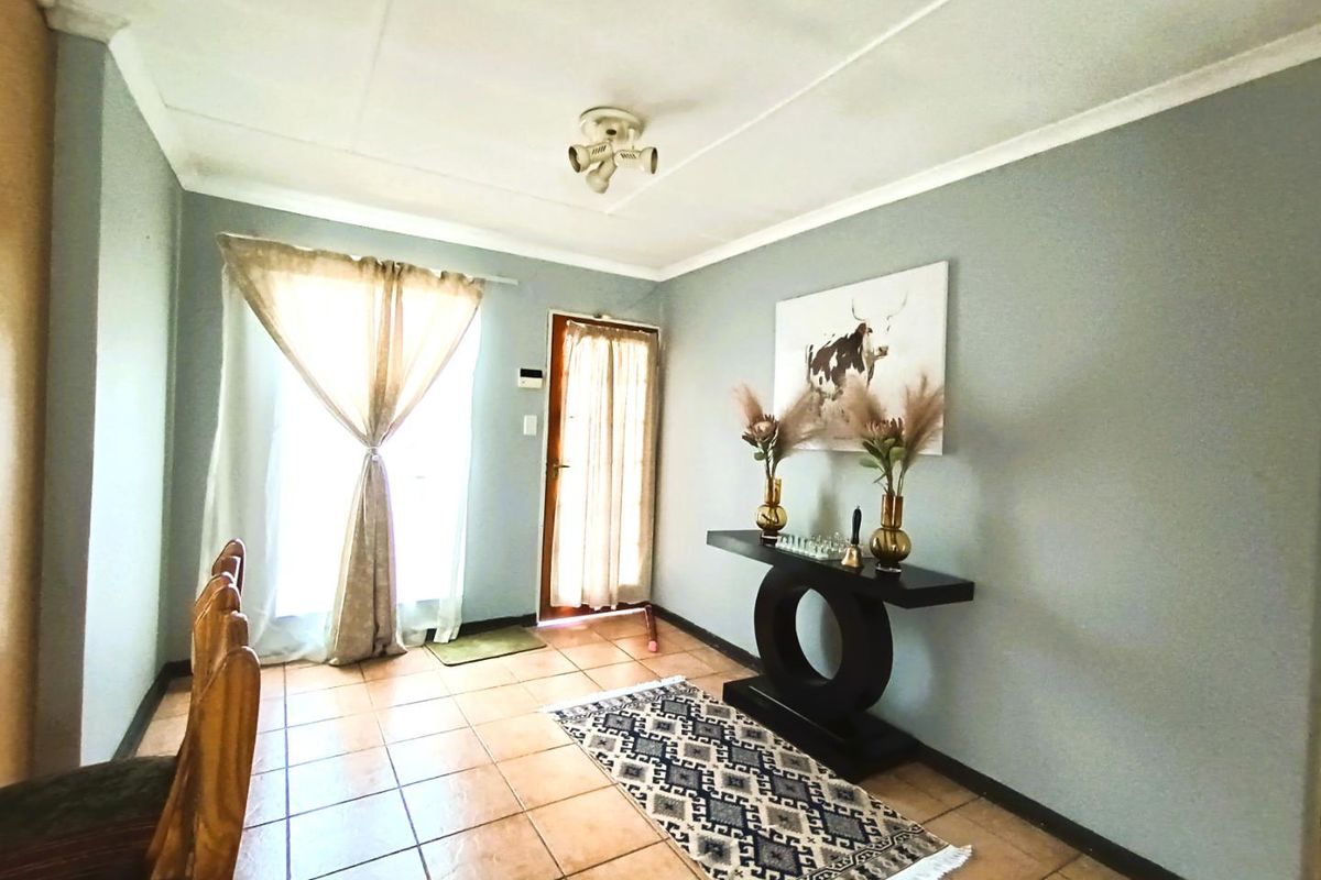 Spacious Townhouse Near Top Schools & UFS - Photo 3