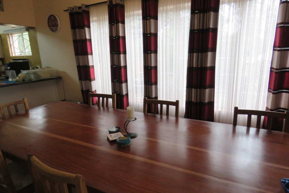 Ideal Family Haven: Spacious Home, Flat & Large Garage - Photo 5