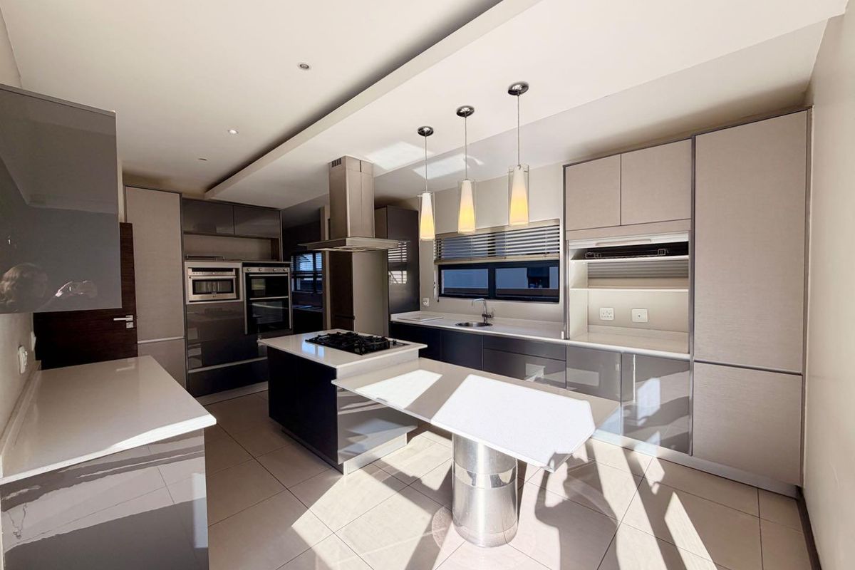 Elegant Four Bedroom Family Home to Rent in Waterfall Country Village Estate - Photo 5