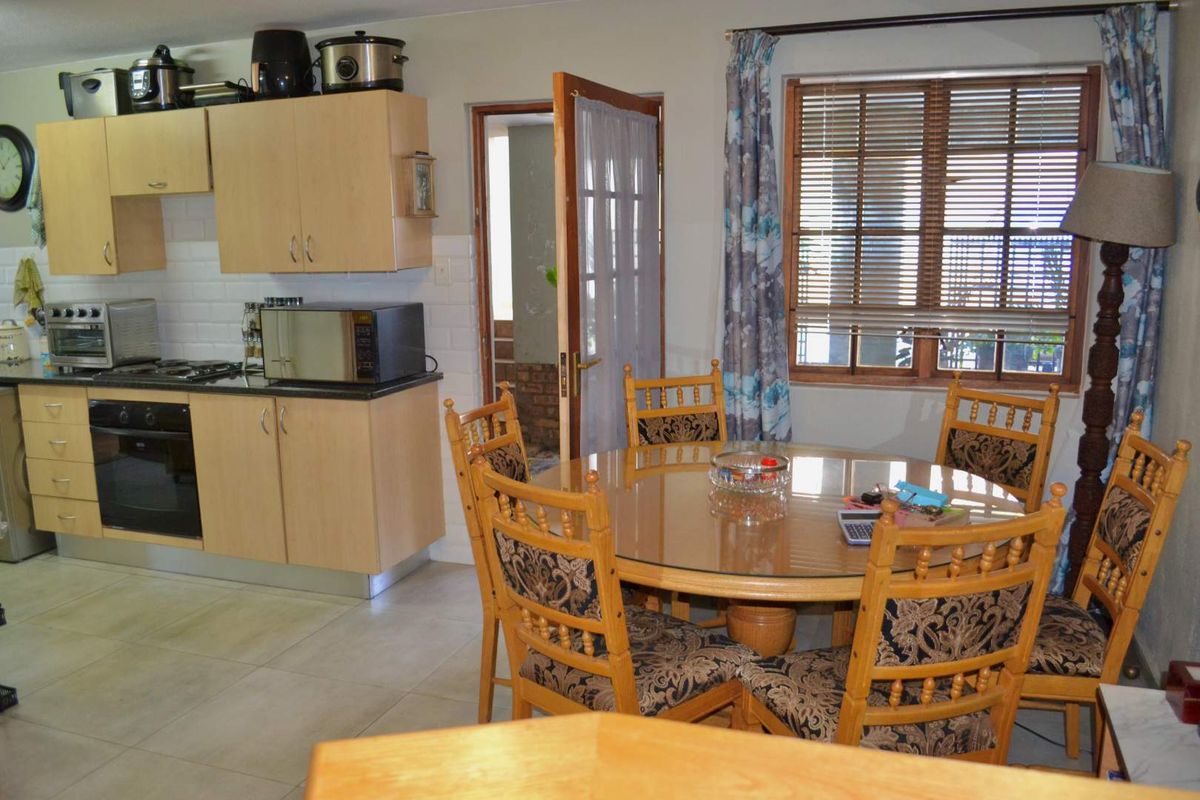 2 Bedroom within the popular The Courts Estate, Olympus / Boardwalk area - Photo 3