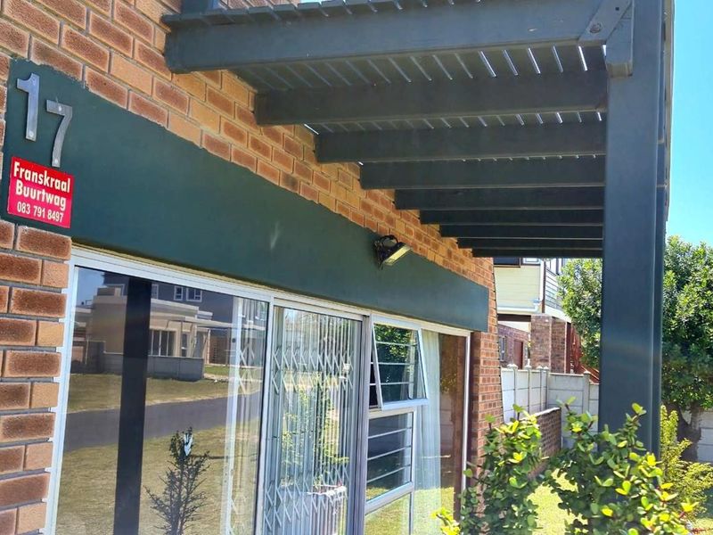 Spacious Coastal Dual Living Home with Distant Sea Views in Franskraal - Photo 4