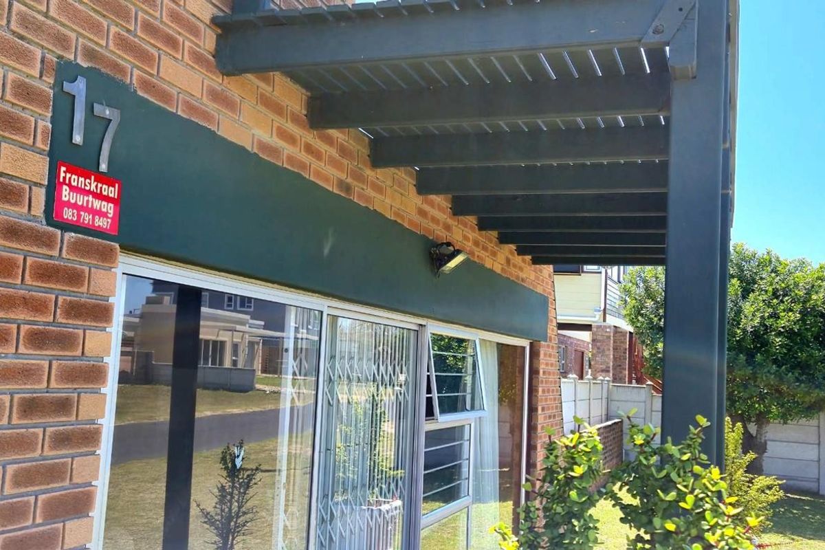 Spacious Coastal Dual Living Home with Distant Sea Views in Franskraal - Photo 4