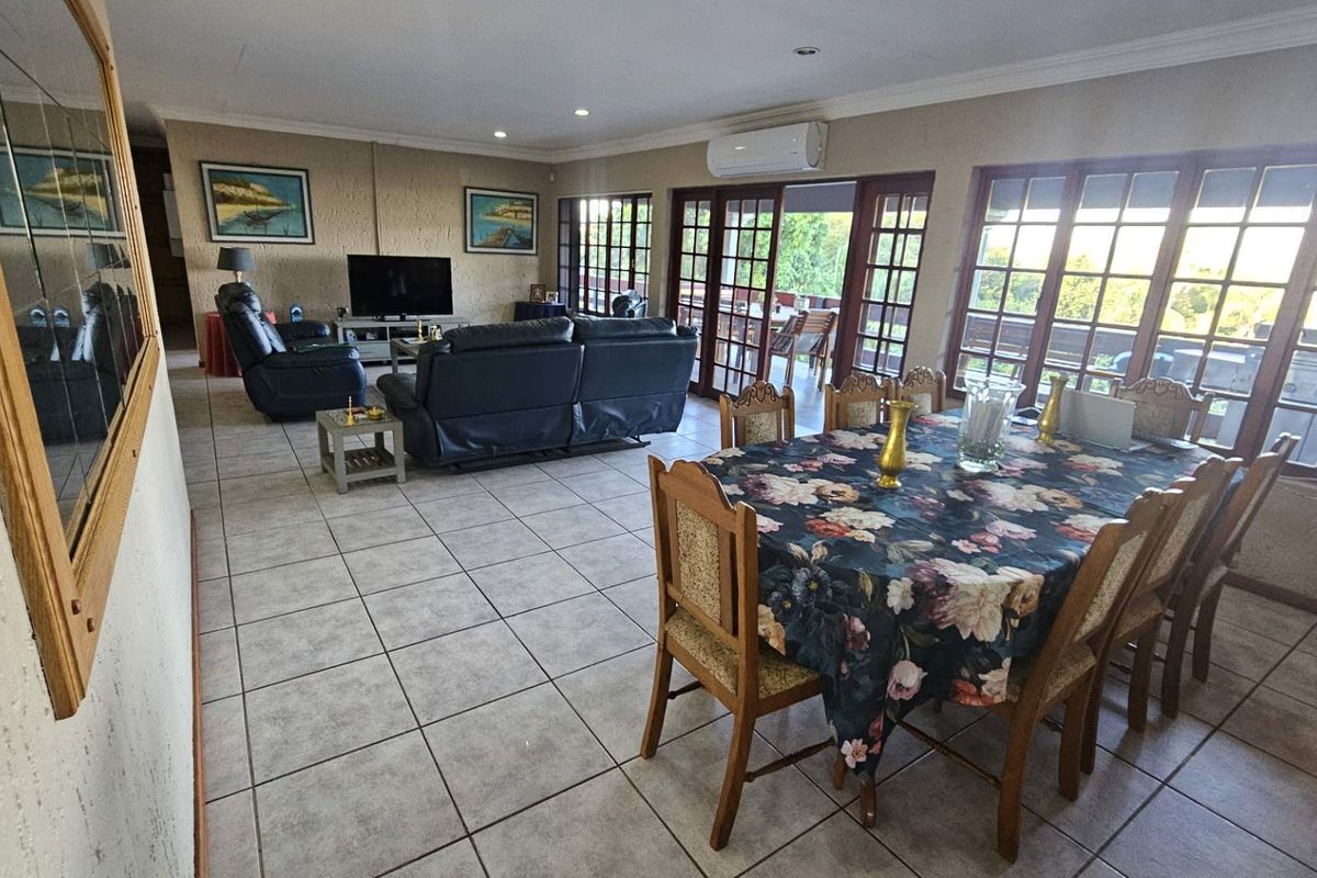 5 Bedroom Entertainers Dream Home in Schoemansville - Photo 5