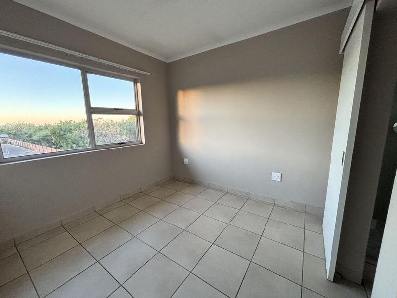 Modern apartment in a secure complex. - Photo 5