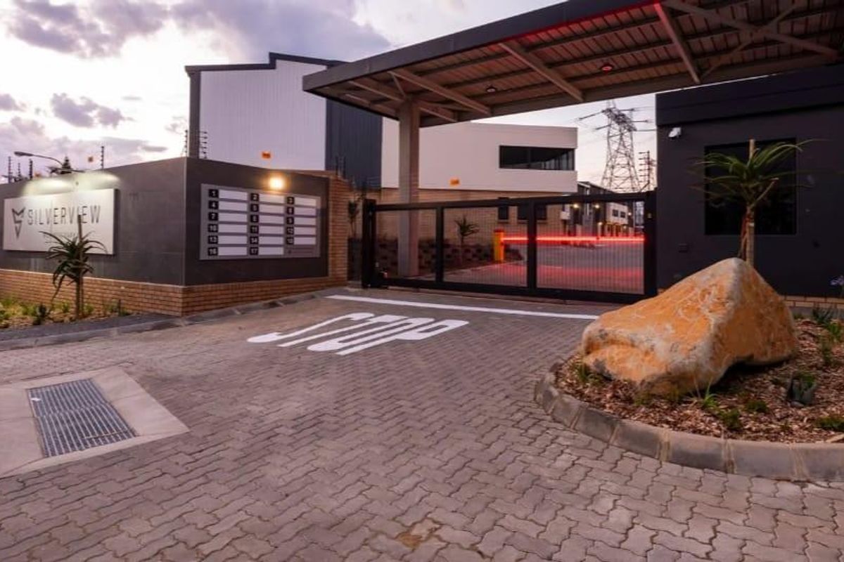 558m2 Samrand Warehouse To Let - Photo 3