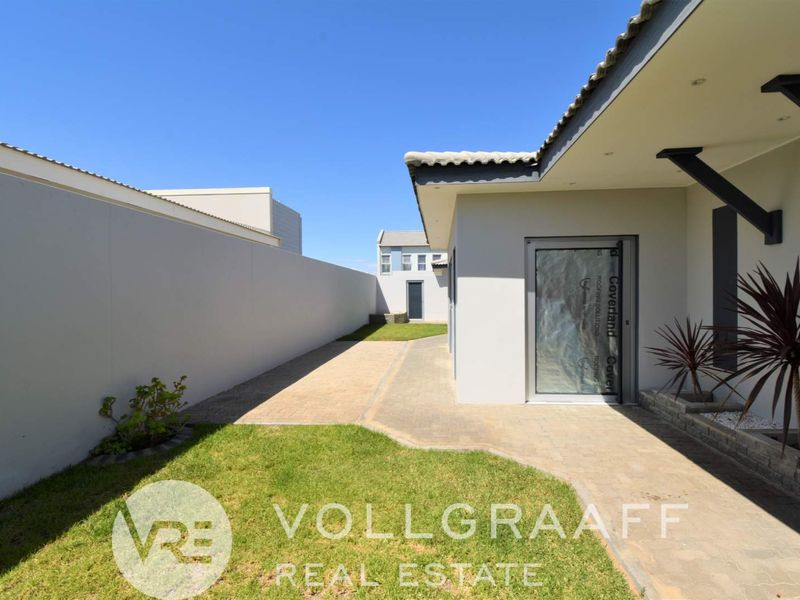 3 Bedroom home with 2 Bedroom flat - Photo 2