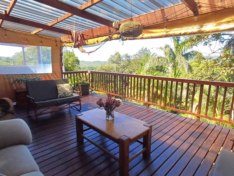 Tranqual family home with uninterupted views toward Nahoon Beach - Photo 9