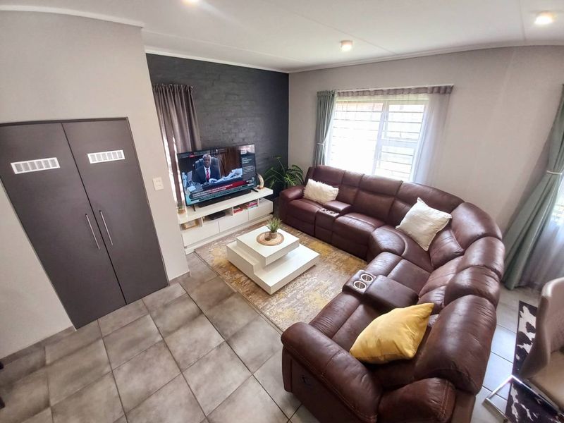 Four bedrooms house for sale in Capital View Security Estate in Lotus Gardens - Photo 10