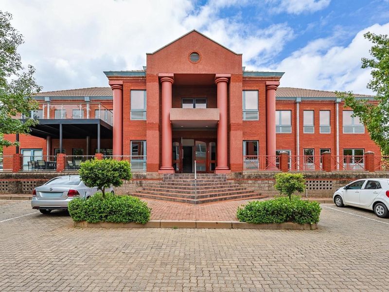 Prime Business Address: 215m2 Ground-Floor Suite with Unrivaled N1 Frontage & Connectivity - Photo 6