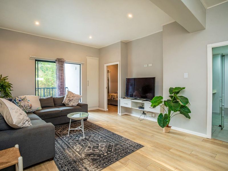 Hillcrest Central Living: Modern Apartment with Pool & Security - Photo 9