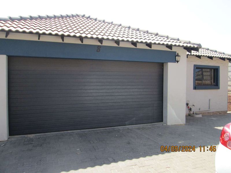 Spacious Townhouse Living in Sought-After Heaterview EX39 - Photo 3