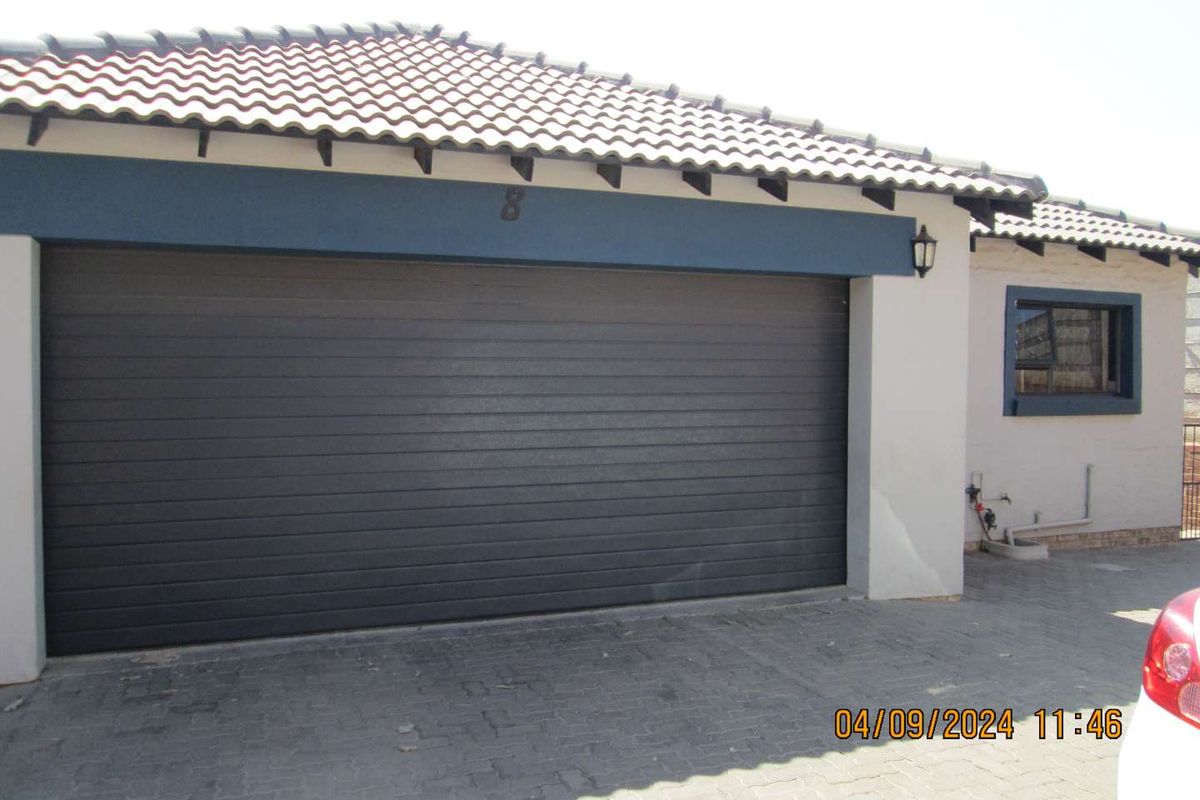 Spacious Townhouse Living in Sought-After Heaterview EX39 - Photo 3