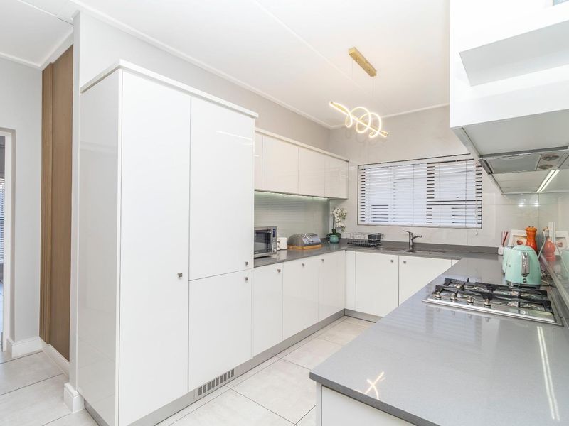 Luxury Fully Furnished Apartment to Rent | The Polofields. - Photo 9