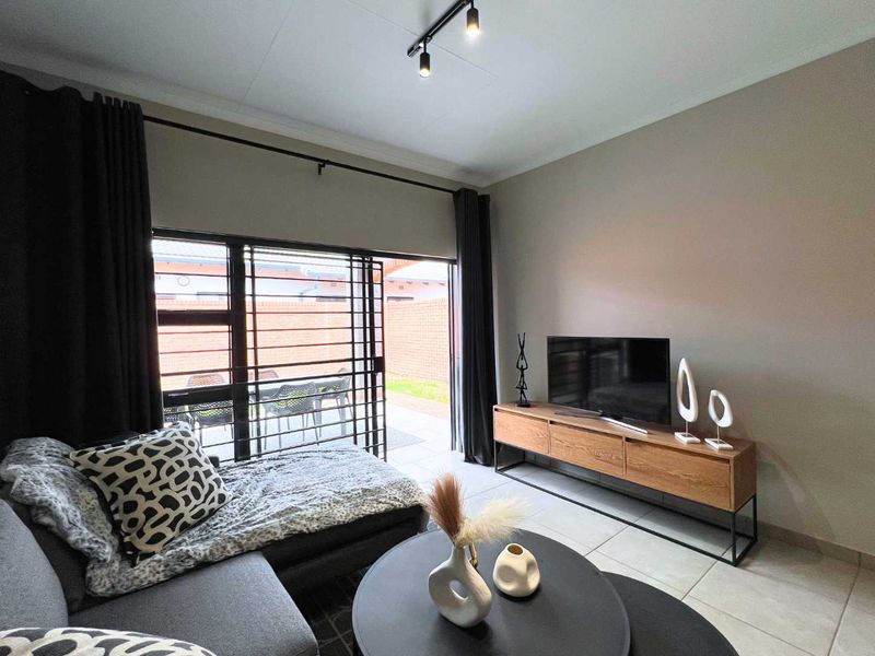 Exceptional living meets modern convenience in the heart of Rietvalleirand. - Photo 8