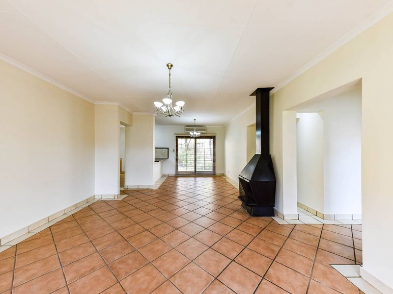 Newly Renovated 3 Bedroom Within Lifestyle Estate - Photo 3