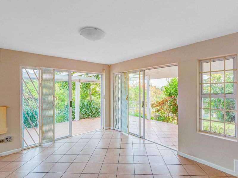 Charming two bedroom Townhouse with lagoon views in secure Knysna Estate - Photo 9