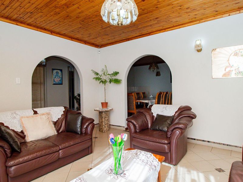 Beautiful Secured Home with Newly Renovated Kitchen - Photo 3