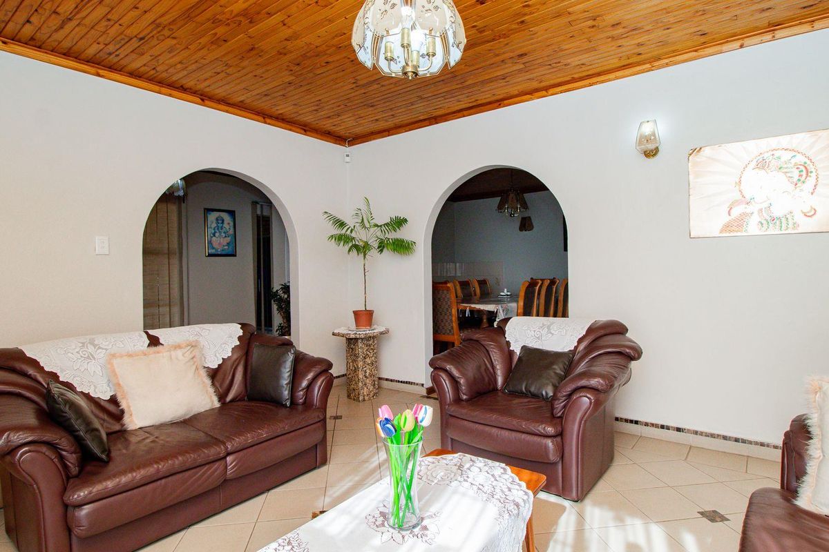 Beautiful Secured Home with Newly Renovated Kitchen - Photo 3