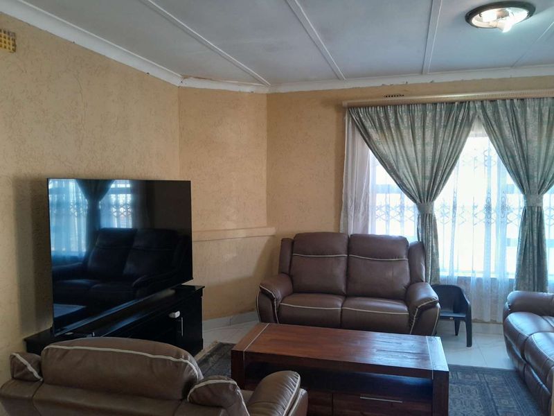 Family home for sale South Hills - Photo 3