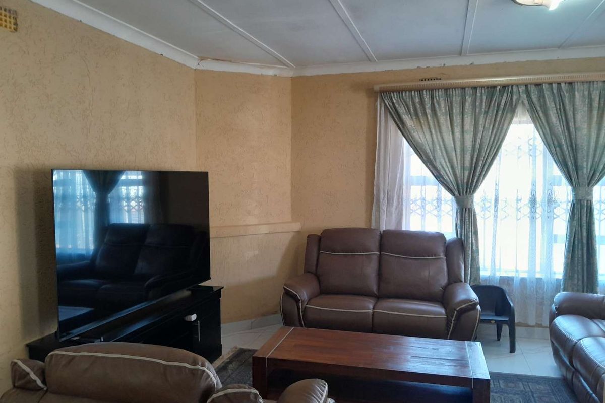 Family home for sale South Hills - Photo 3