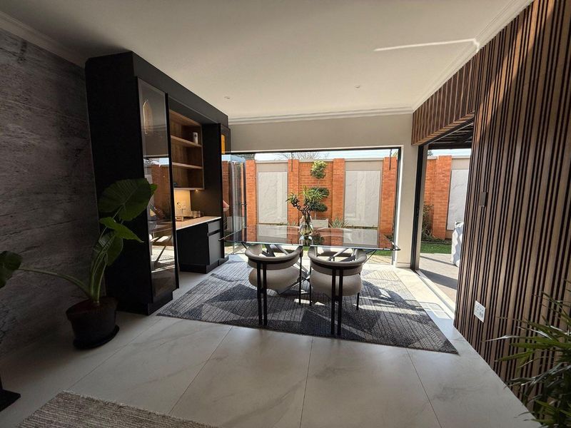 Luxury 4/5-Bedroom Contemporary Residence with Premium Finishes, Smart Home Features & Designer Living - Photo 9