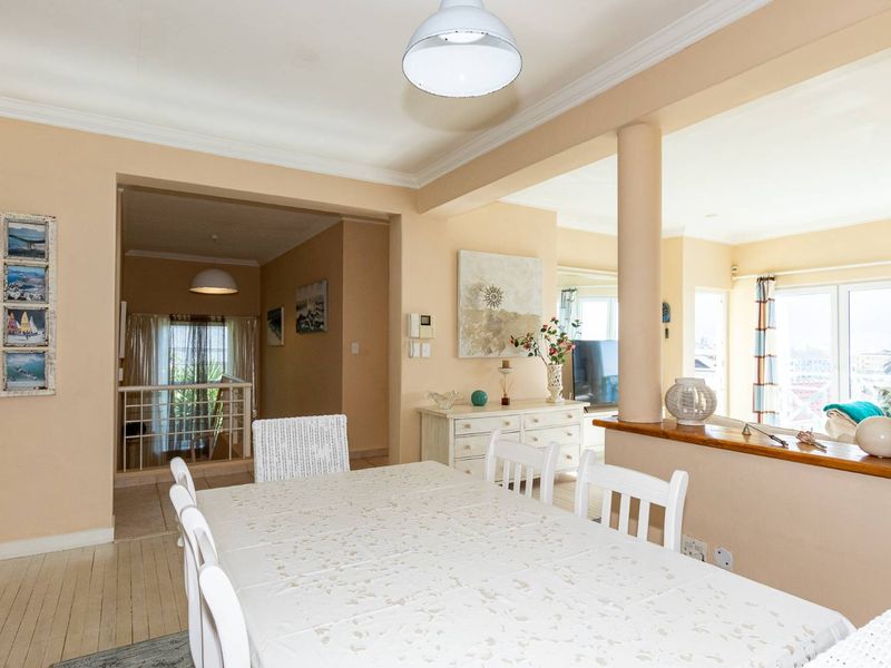 Spacious Coastal Villa – Ideal Lock-Up-and-Go or Permanent Residence - Photo 7